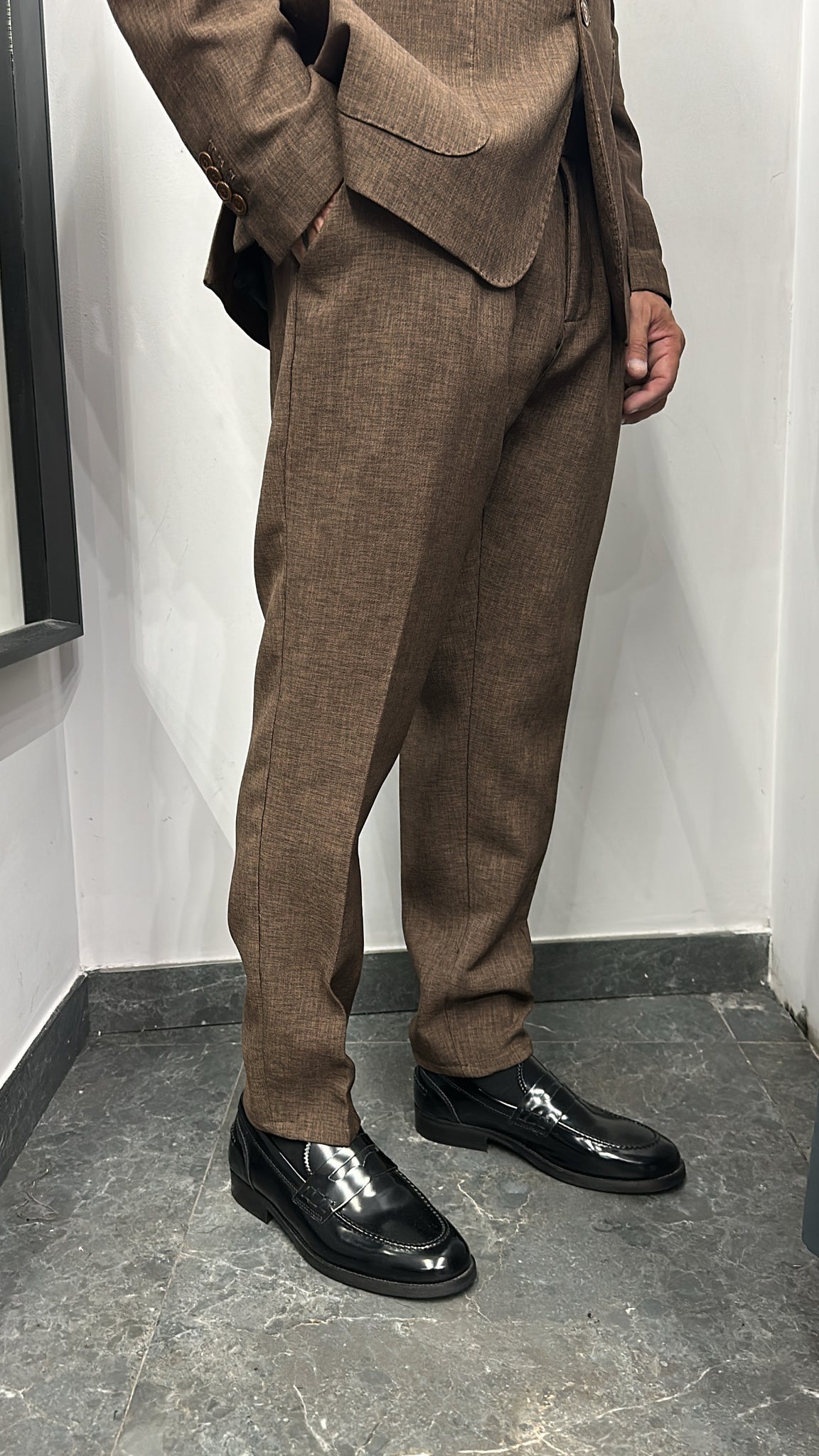 ABITO MONOPETTO MARRONE